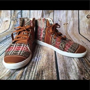 Unique blanket woven hi-tops